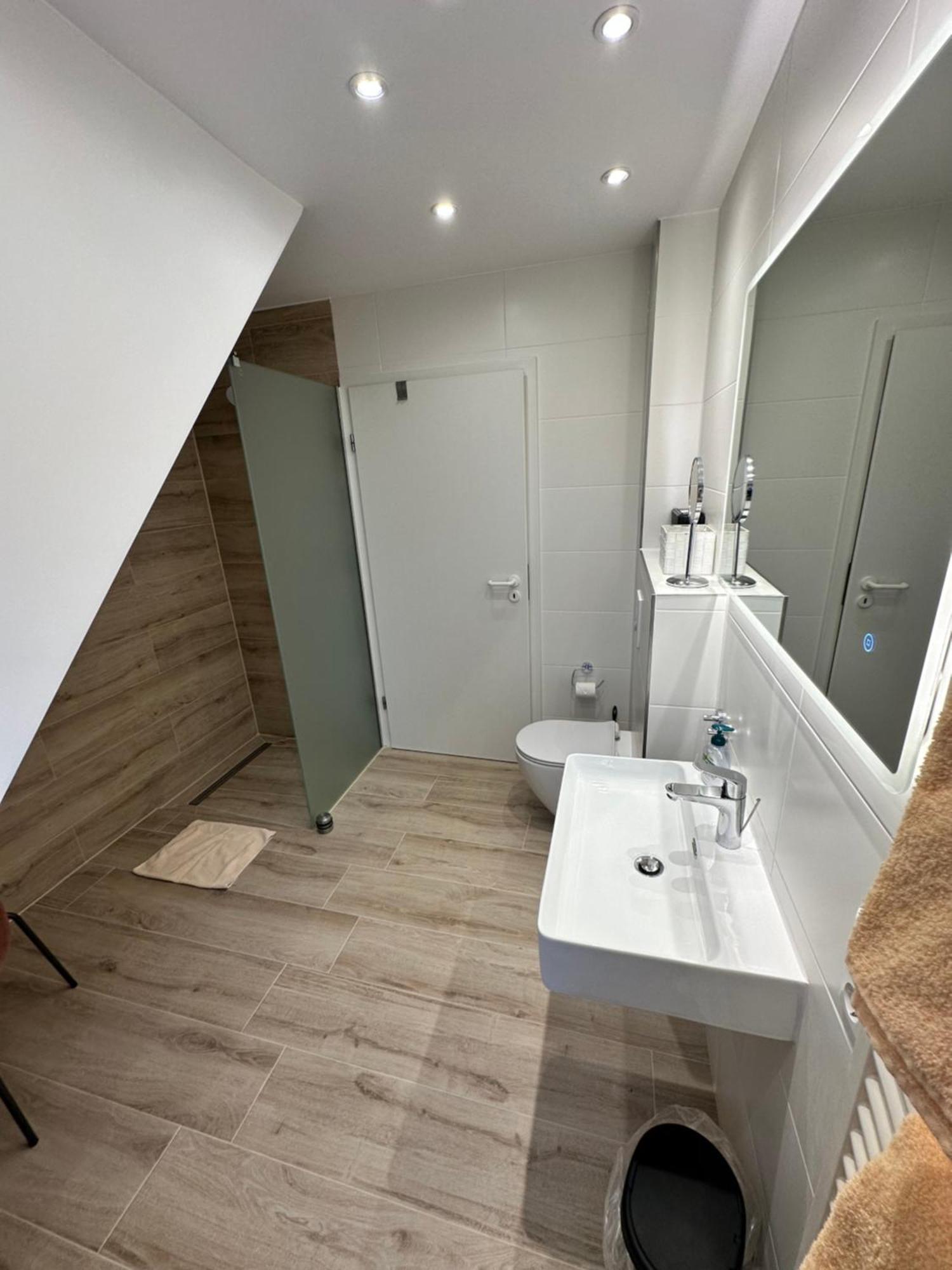Zwei Ferienwohnungen Anker Max 5 Personen & Leuchtturm Max 4 Personen, Direkt In Steinhude Scheunenviertel, Balkon, Wlan , Privater Parkplatz, Wallbox Exterior photo