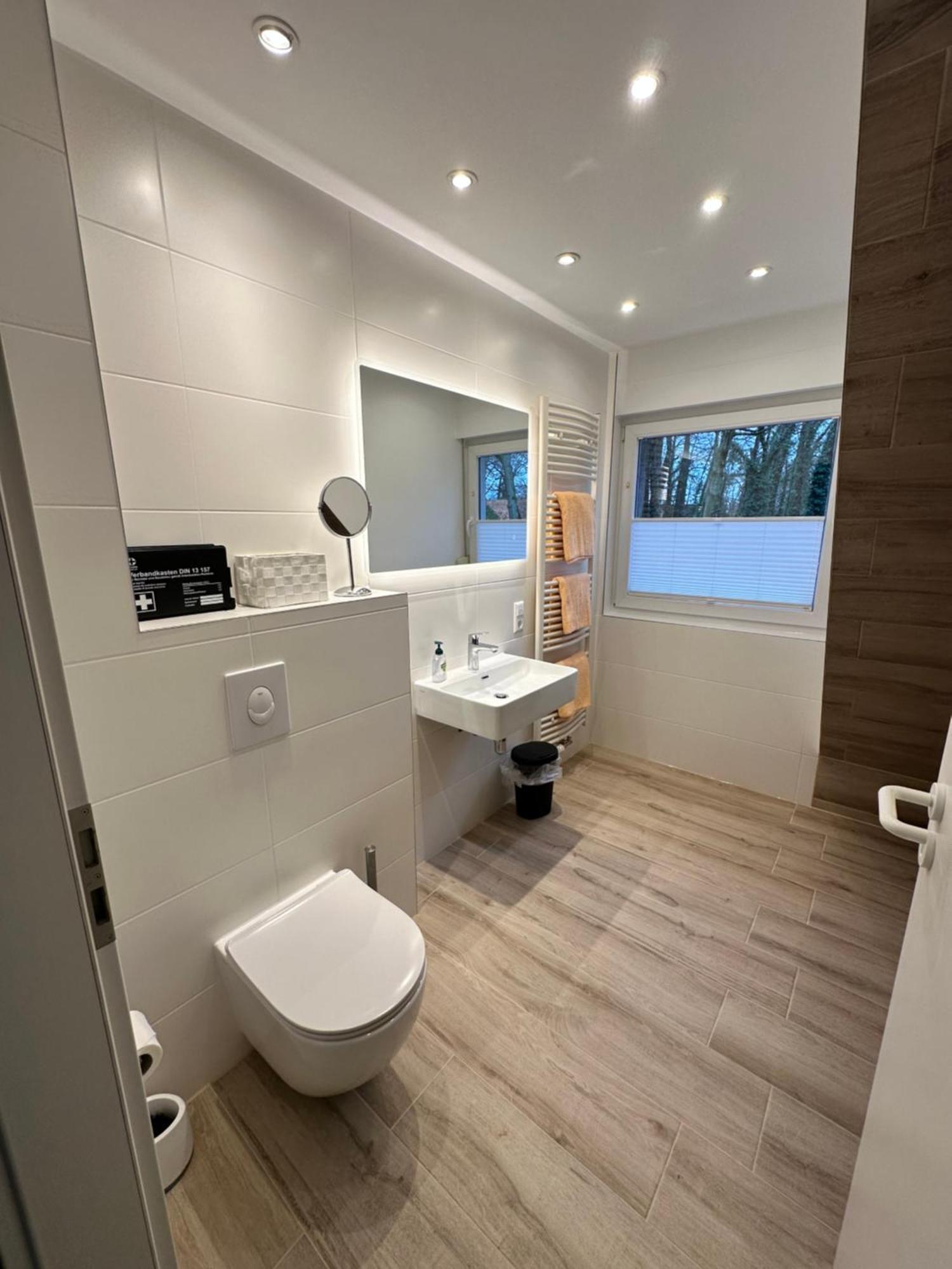 Zwei Ferienwohnungen Anker Max 5 Personen & Leuchtturm Max 4 Personen, Direkt In Steinhude Scheunenviertel, Balkon, Wlan , Privater Parkplatz, Wallbox Exterior photo